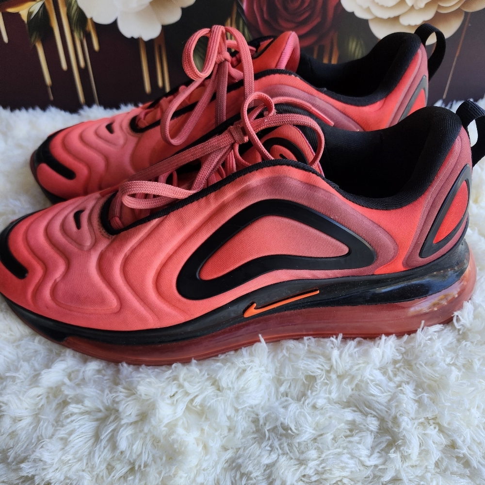 Nike 720 Red and Black Sneakers - Picture 2 of 7